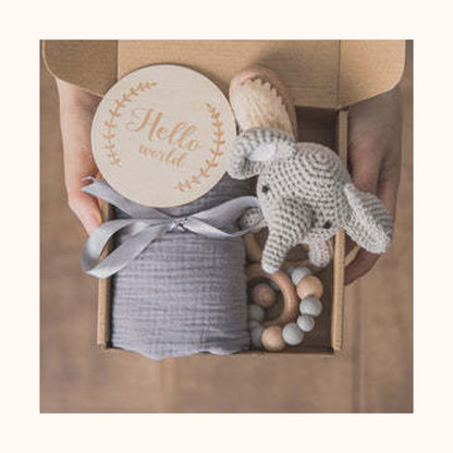 Babyset med filt och träleksaker – produktbild 4